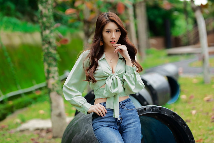 Asian Beauty in Jeans กลางแจ้ง นางแบบ ยีนส์ สีน้ำตาล วอลล์เปเปอร์ HD