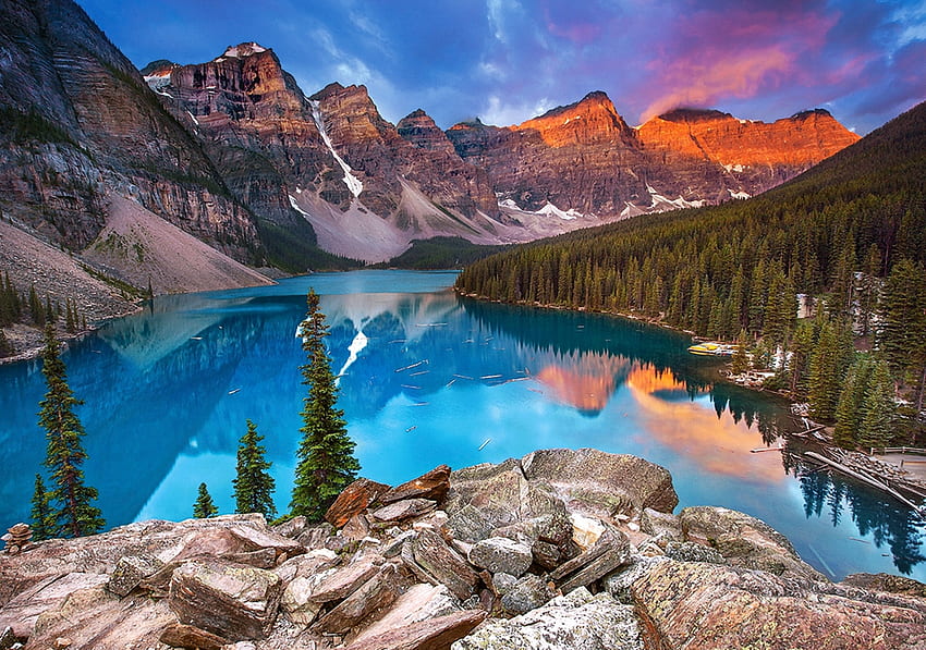 カナダ、モレーン湖の日の出、国立公園、木々、バンフ、山、アルバータ 高画質の壁紙