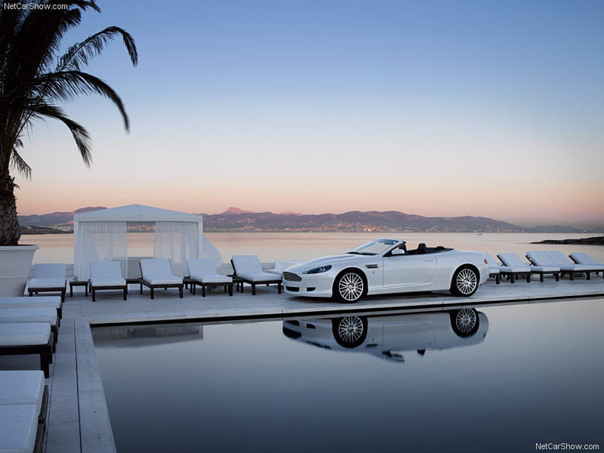 Aston Martin, mar, junto a la piscina, piscina, montañas, puesta de sol fondo de pantalla