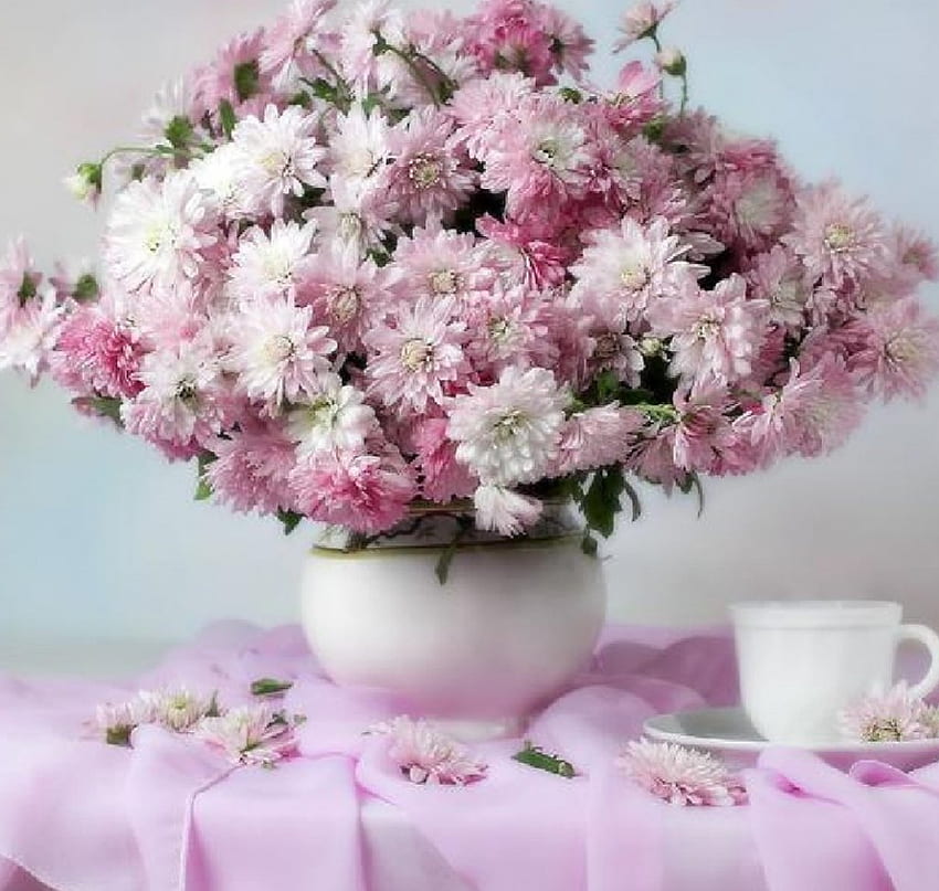 ピンクの花とティーカップ、静物、ピンク、花、ティーカップ 高画質の壁紙