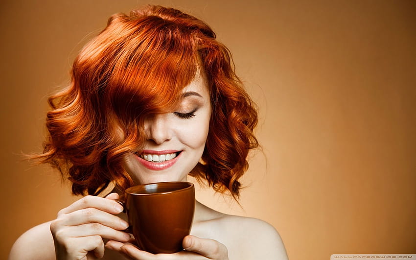 Donna dai capelli rossi che beve caffè Ultra per U TV: Tablet: Smartphone, Ragazza che beve Sfondo HD