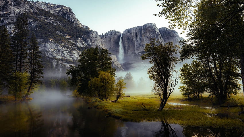 Juste avant le lever du soleil dans la vallée de Yosemite, arbres, cascade, paysage, nuages, ciel, rochers, États-Unis, rivière, Californie, brumeux Fond d'écran HD