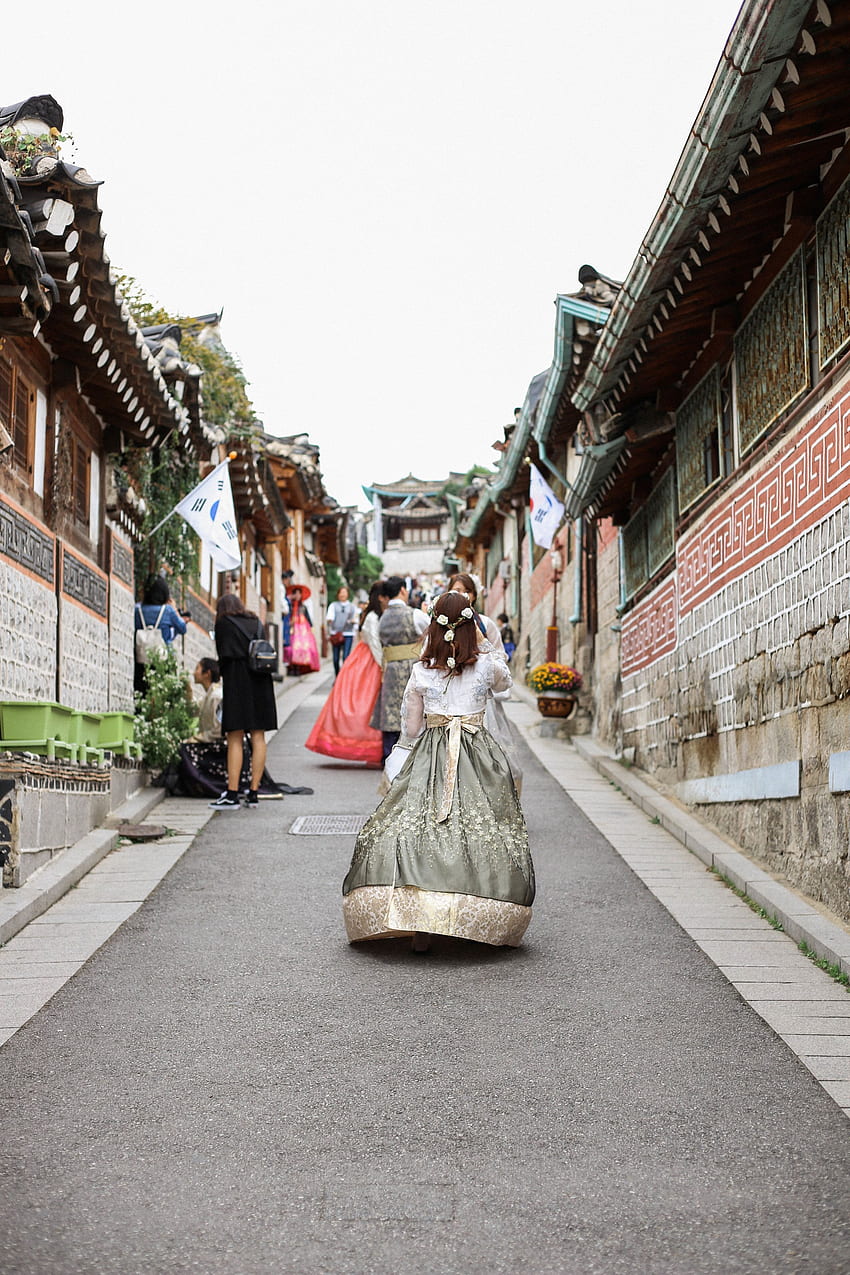 Bukchon Hanok Village, koreanischer Hanbok HD-Handy-Hintergrundbild
