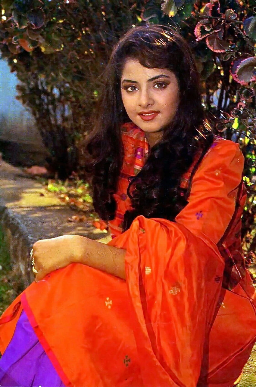 ディヴィヤ・バラティ。 ホットなボリウッド女優、最も美しい、Divya Bharathi HD電話の壁紙