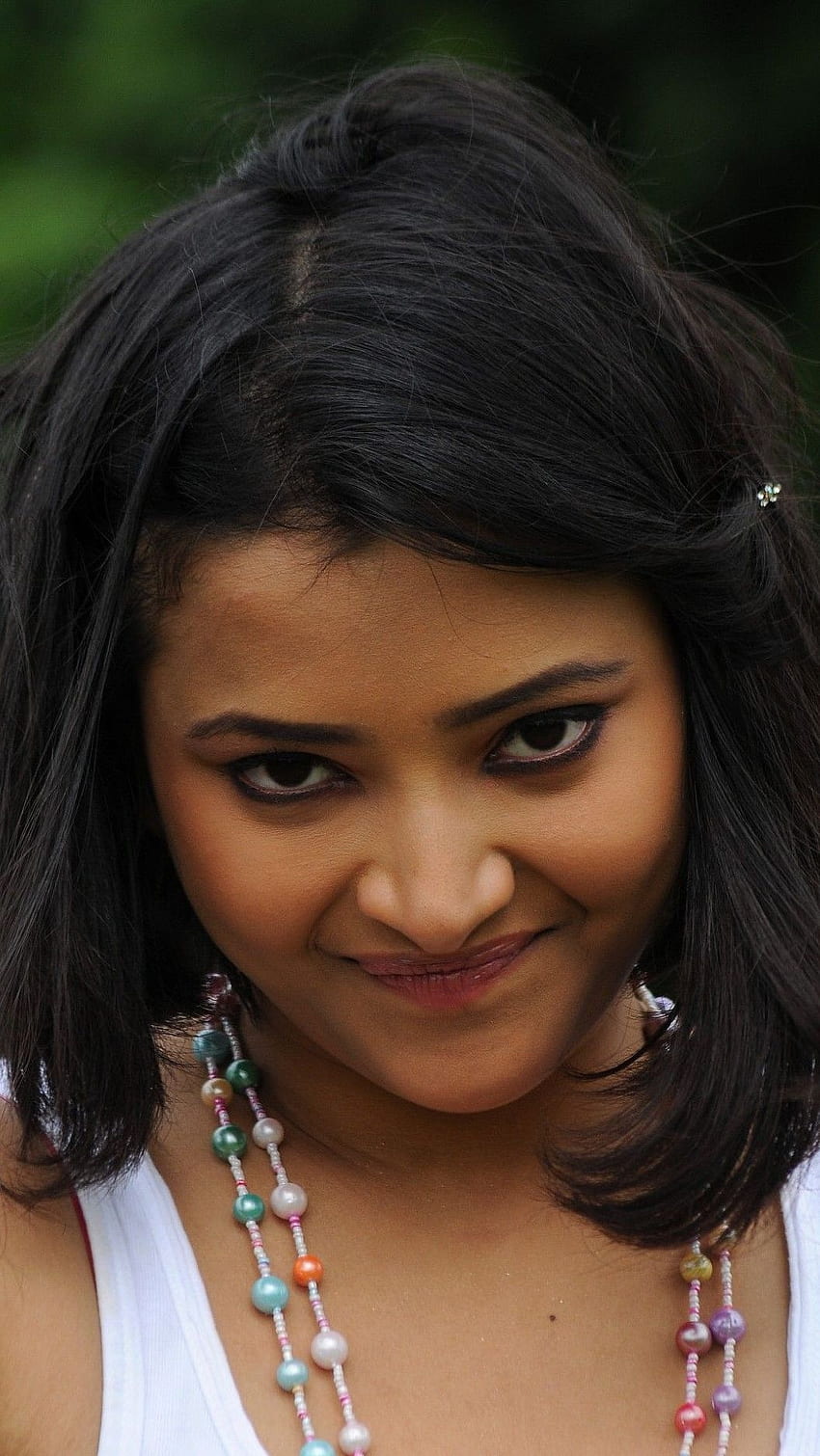 Shwetha Basu Prasad, telugu actress, cute HD phone wallpaper