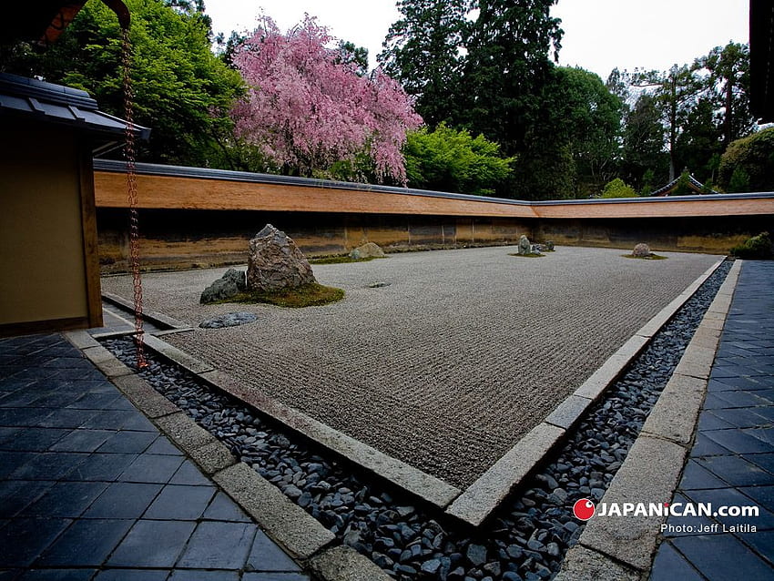Vorgeben, einen japanischen Garten zu haben. Ein Hundegarten aus versus, japanischem Stein HD-Hintergrundbild