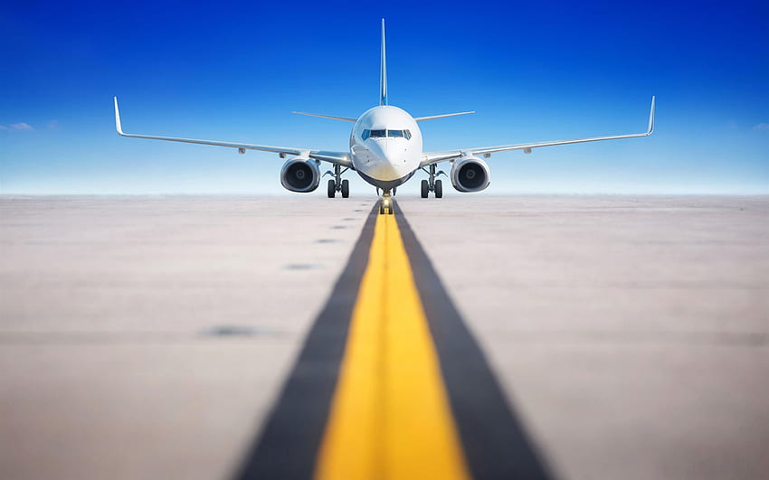 Lotnisko, samolot pasażerski, pas startowy, widok z przodu Tapeta HD