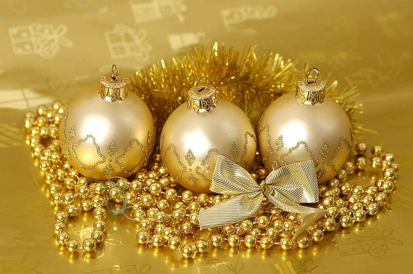 Golden decorations, golden, holidays, graphy, cute, balls, gold, garland, ball, christmas, decorations, lovely, new year HD wallpaper
