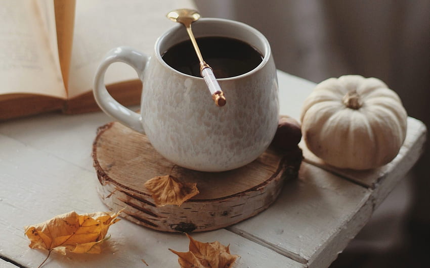 Café de otoño, de madera, libro, hojas, café, calabaza, cuchara, taza fondo de pantalla