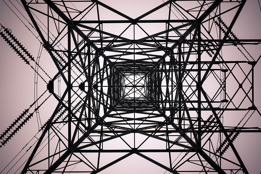 / シェフィールドの高電圧送電鉄塔の基部から上空を望む _pylon 高画質の壁紙