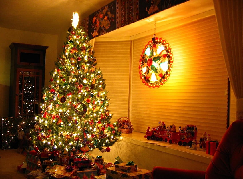 Празници, Нова година, Декорации, Играчки, Коледа, Празник, Къща, Коледна елха, Гирлянди, Гирлянди, Подаръци, Подаръци HD тапет