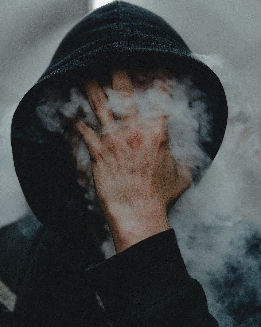 Künstlerischer, böser Junge, der raucht HD-Handy-Hintergrundbild