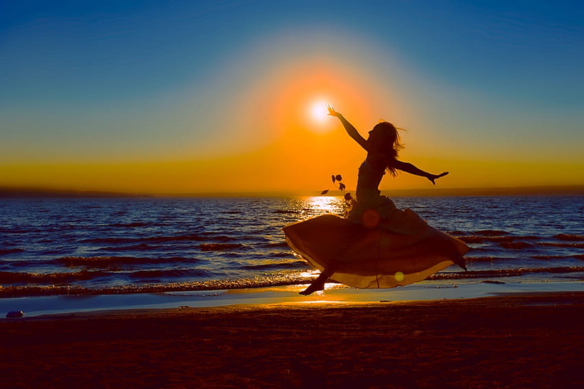 太陽と踊る、美しい少女、海、砂、ダンス、女の子、美しさ、ビーチ、波、光、愛、太陽、日没 高画質の壁紙