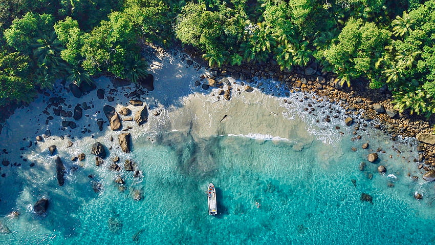 Widok z lotu ptaka na plażę, nagranie z drona Tapeta HD