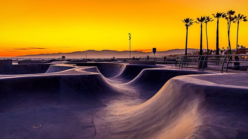 Sunset over Venice Beach skatepark, California, USA HD wallpaper