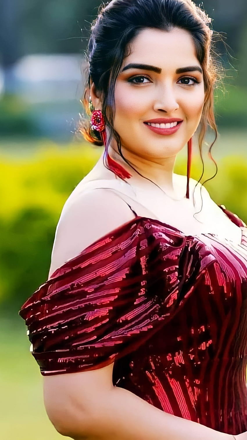 Amrapalli Dubey, actriz bhojpuri fondo de pantalla del teléfono