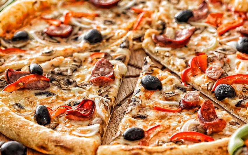 Pizza, Fast Food, Pizza Z Pieczarkami, Kiełbasa, Pomidory, Pizza Bliska Dla Z Rozdzielczością. Wysokiej jakości pizza z jedzeniem Tapeta HD
