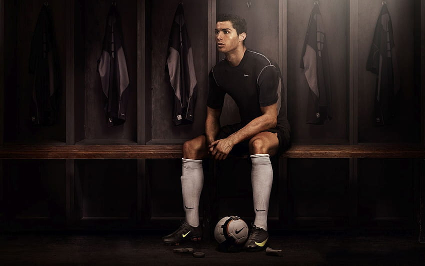 : Ronaldo in Locker Room HD wallpaper