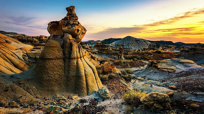 Makoshika State Park, Montana, clouds, landscape, sky, rocks, sunset, usa HD wallpaper