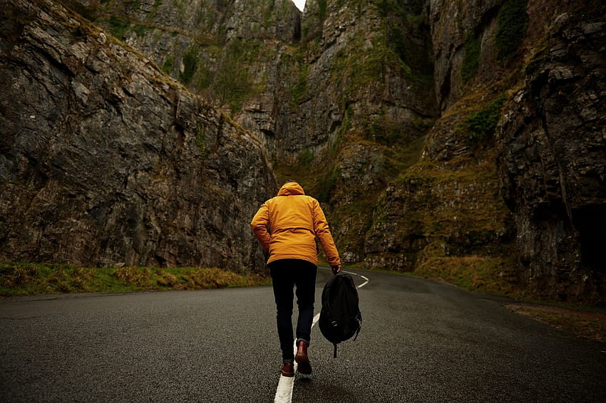 Kişi Dağ Yol Seyahat Vadi Yürüyüş - Adam Tek Başına Yürüyüş - HD duvar kağıdı