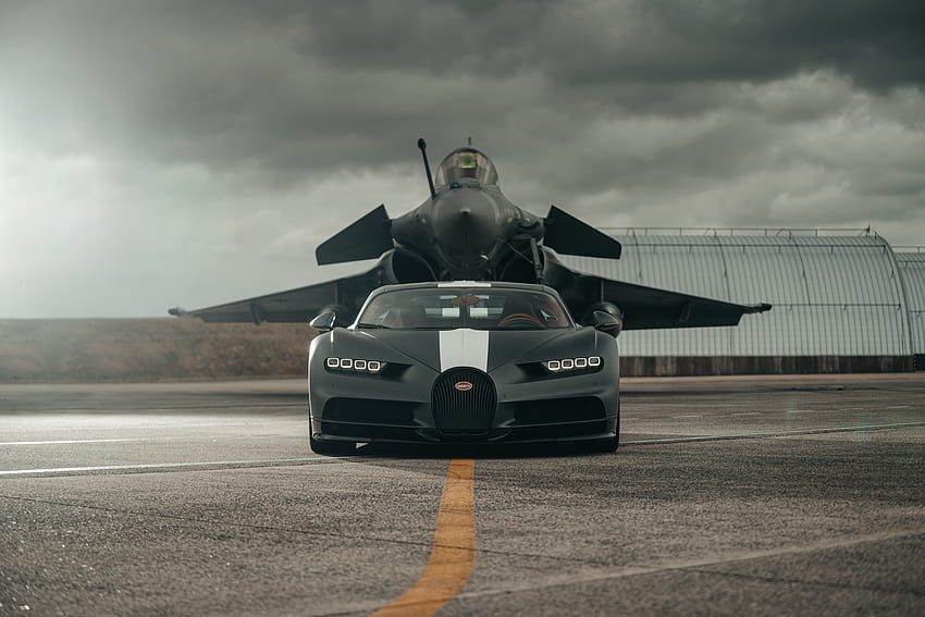 Bugatti Chiron среща Dassault Rafale Marine Jet , Автомобили, , , Фон и HD тапет