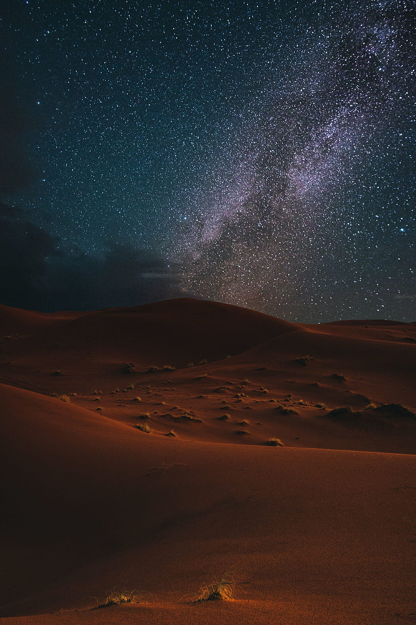 ทะเลทราย กลางคืน ทางช้างเผือก ท้องฟ้าเต็มไปด้วยดวงดาว วอลล์เปเปอร์โทรศัพท์ HD
