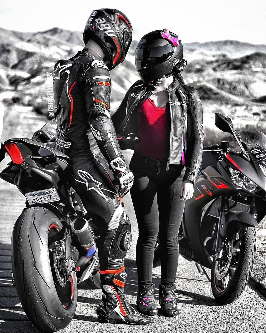 Couple in love enjoying motorbike hi-res stock photography and images -  Page 2 - Alamy