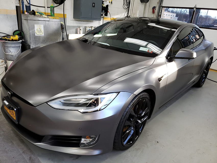 Modell S / 2018 / Schwarz / Satin Grey Wrap - 31aba. Nur gebrauchtes Tesla, mattschwarzes Tesla Model S HD-Hintergrundbild