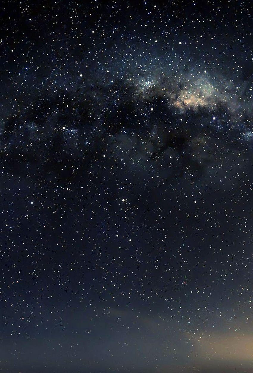 Hình nền di động Đêm sao lấp lánh sẽ mang lại cho bạn cảm giác như đang ngắm nhìn vũ trụ từ tầm xa. Với những ngôi sao rớt xuống, giữa màn đêm tối sẽ rất thú vị. Điều đó sẽ đem lại cho bạn những trải nghiệm tốt nhất. Hãy tải ngay để không bỏ lỡ!