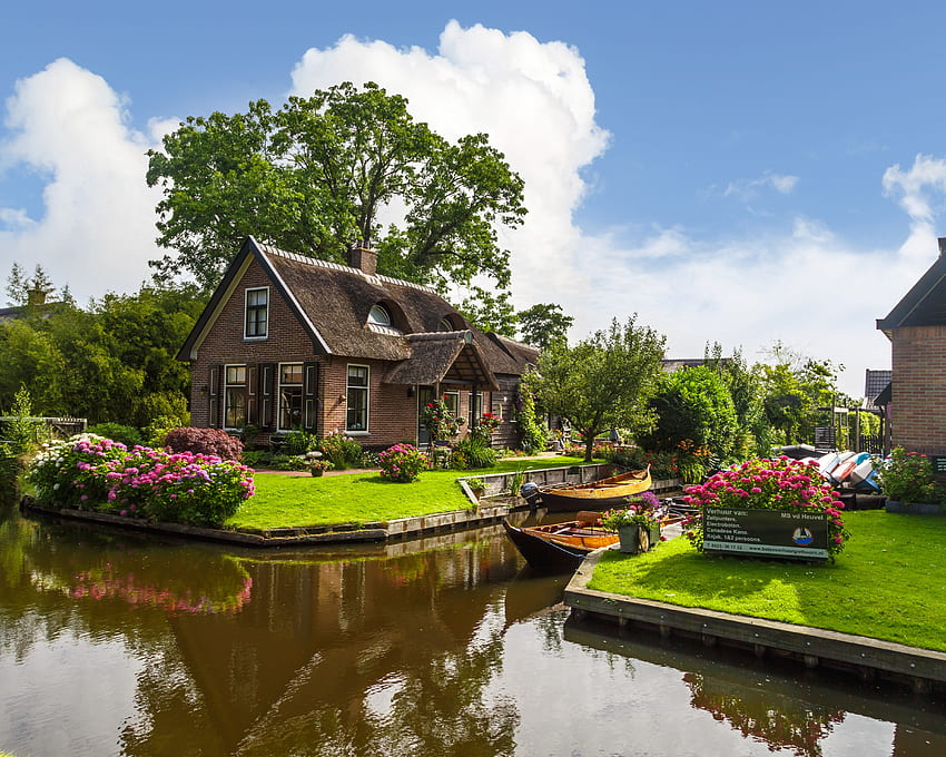 Холандският град Giethoorn няма пътища - само канали. Condé Nast Traveler HD тапет