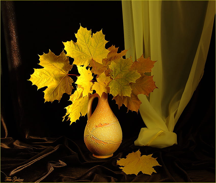 Autumn Still Life untuk Cinzia, musim gugur musim gugur, seni, lukisan alam benda, kuning, selendang, vas, indah Wallpaper HD
