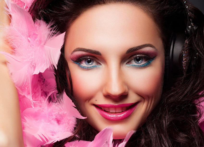 Pink Smile, makeup, mood, headphones, smile, girl, lashes, eye shadow, lips, pens HD wallpaper
