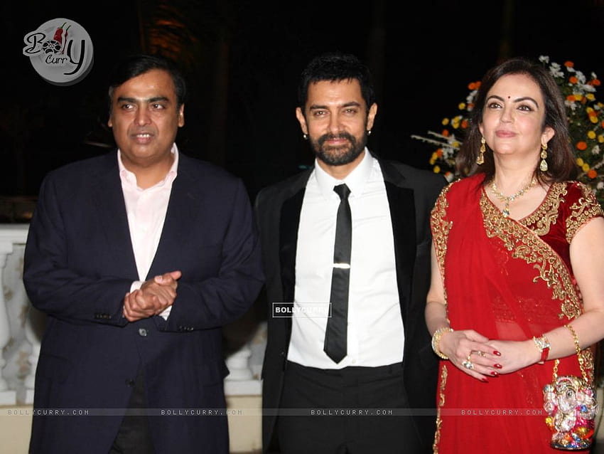 - Aamir with Mukesh and Nita Ambani at Imran Khan and Avantika Malik's Wedding Reception Party at Taj size: HD wallpaper