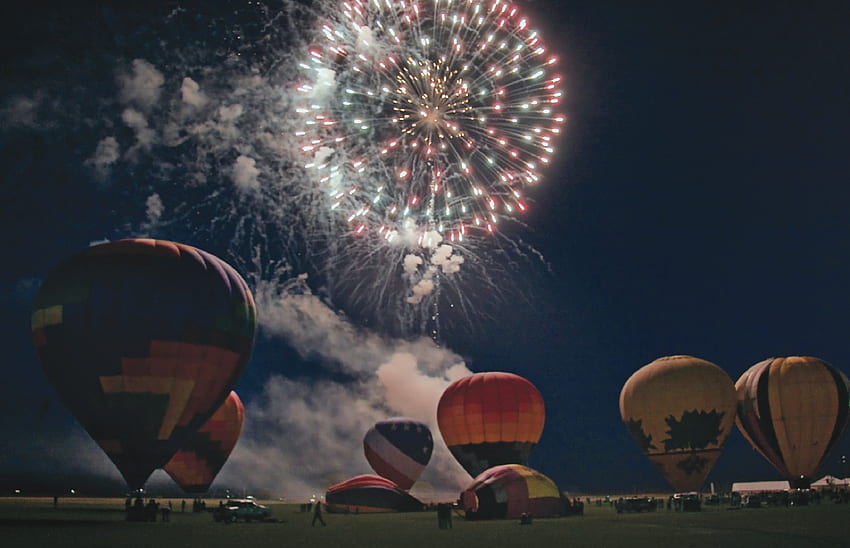 BALONY NA GORĄCE FAJERWERKI, fajerwerki, balony na ogrzane powietrze, noc, show Tapeta HD