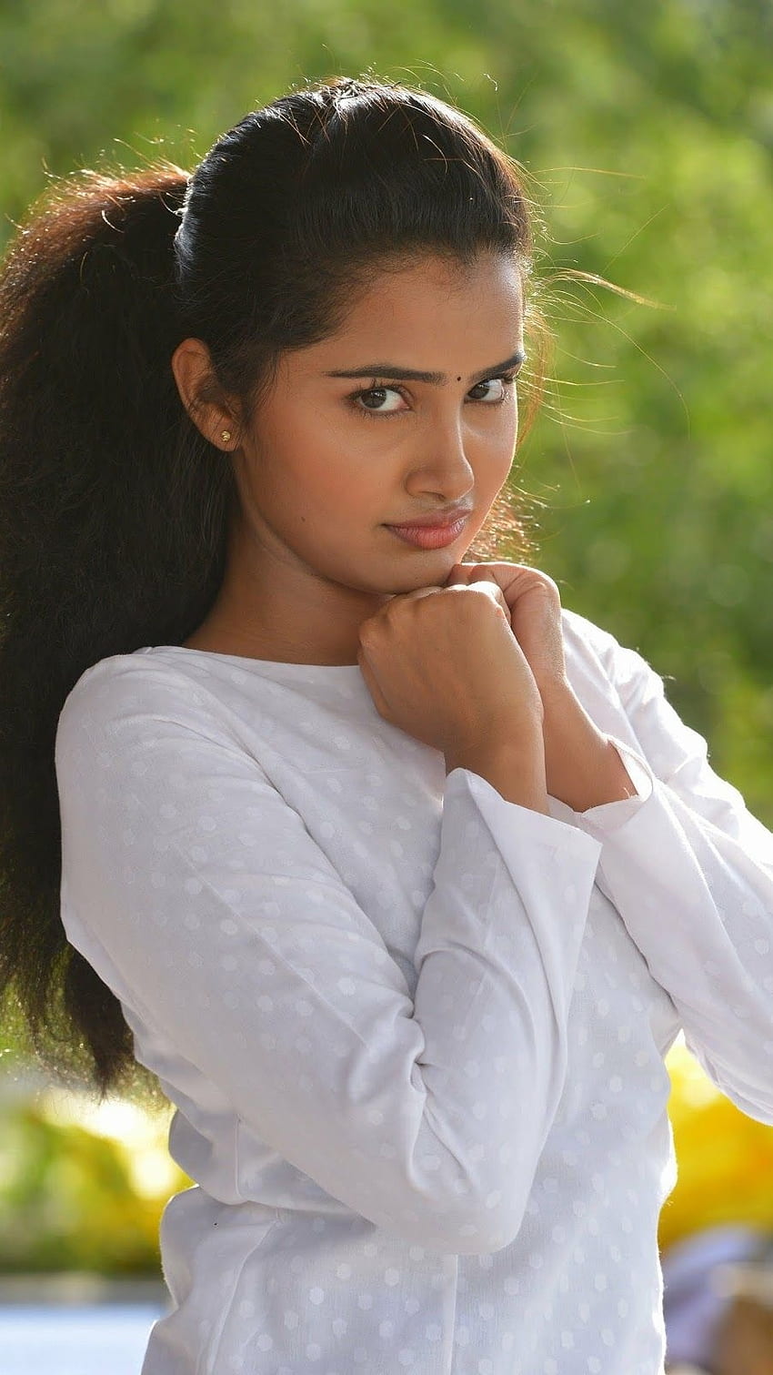 Anupama Parameswaran, wunderschöne Schauspielerin HD-Handy-Hintergrundbild