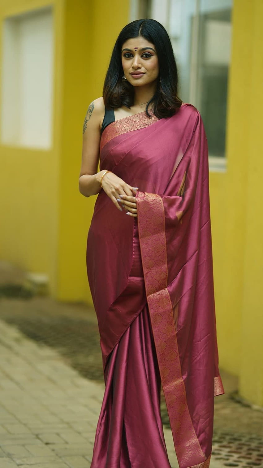 Овия, тамилска актриса, любителка на сарито HD тапет за телефон