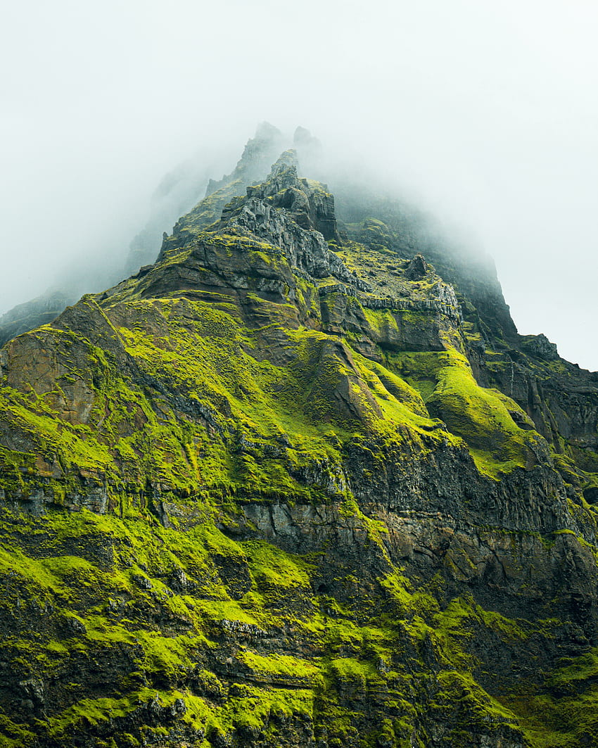 Зелена планинска скала, сезон на мусоните, природа HD тапет за телефон
