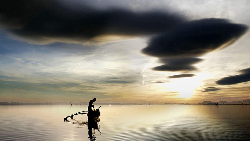 Natura, cielo, nuvole, lago, barca, pescatore Sfondo HD