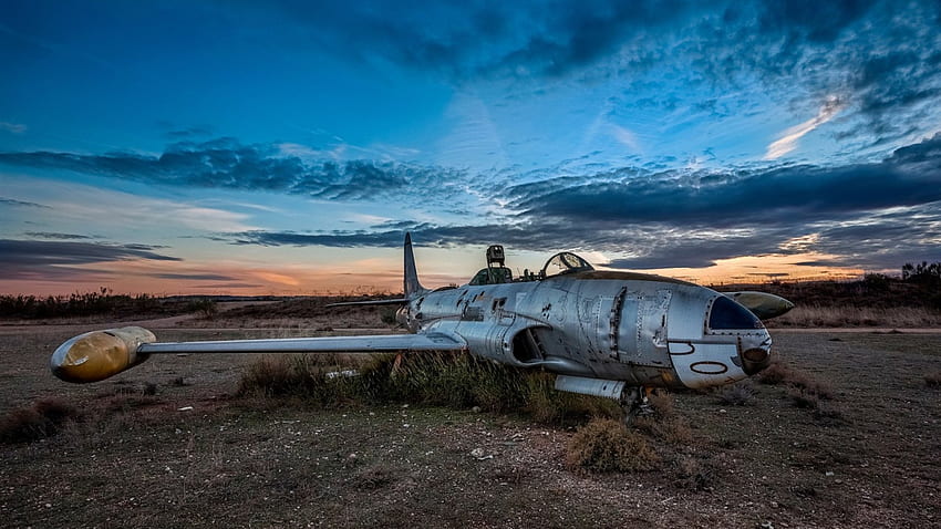szkielet p-80 spadająca gwiazda stary samolot myśliwski, wojskowy, stary, szkielet, samolot, zmierzch, wieś Tapeta HD