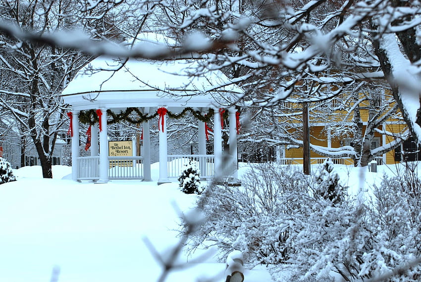 The Bethel Inn Resort, Maine, snow, gazebo, trees, garland, park HD wallpaper
