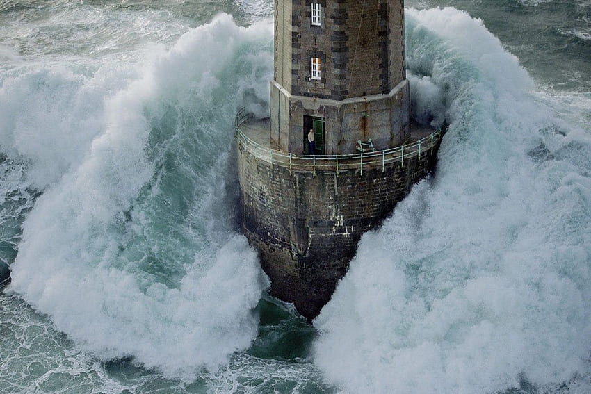 Известният фар La Jument. : , Lighthouse Storm HD тапет