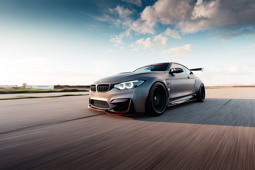 BMW M4, voiture de luxe sur route Fond d'écran HD