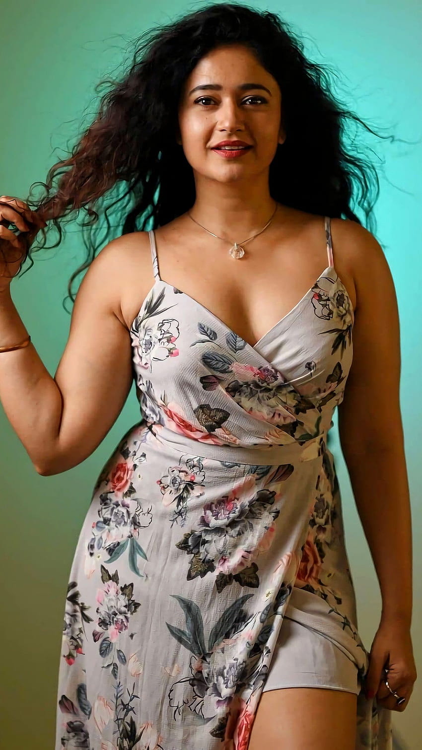 Poonam Bajwa, tamil actress HD phone wallpaper | Pxfuel
