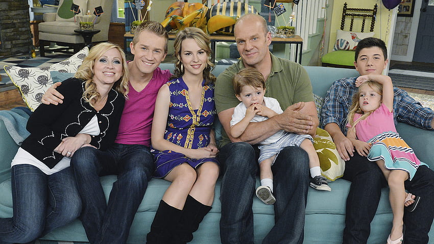 Disney's 'Good Luck Charlie' Cast Reunites! See Baby Charlie All Grown Up (Exclusive) HD wallpaper