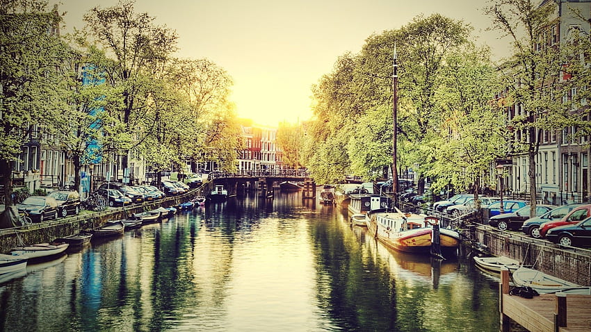 Амстердамски канал, канал, архитектура, коли, Амстердам, красив, Холандия, сгради, лодки, дървета, природа, небе, вода, реки HD тапет