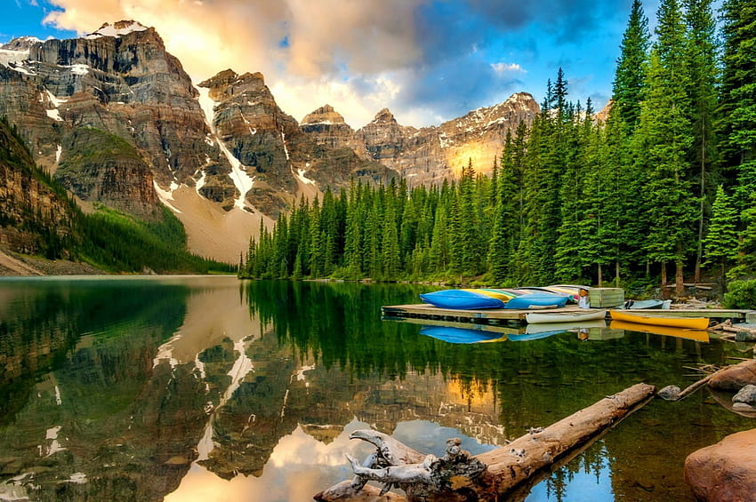 Paisaje con montaña y lago, espejo, colinas, paisaje, hermoso, serenidad, tranquilo, montaña, lago, orilla, reflexión, acantilados, barcos, calma, bosque fondo de pantalla
