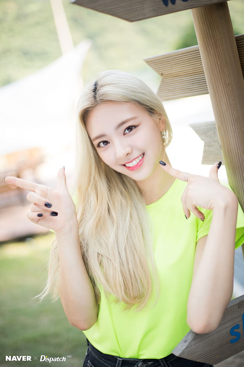 ITZY Yuna - IT'z ICY promotion hoot by Naver x Dispatch HD phone wallpaper