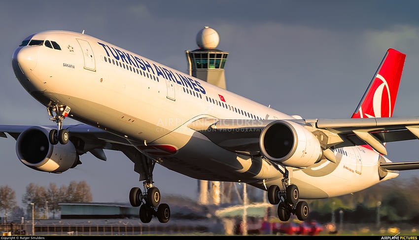 TC JOF Turkish Airlines Airbus A330 300 en Amsterdam Schiphol. número de identificación 889841 fondo de pantalla