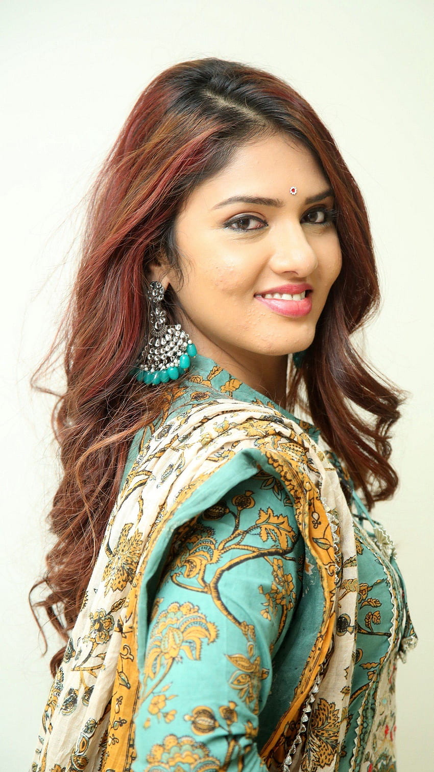 Gayatri Suresh, mallu actress, cute HD phone wallpaper