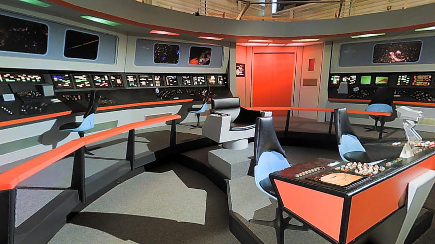 A Enterprise de Star Trek é uma das naves mais famosas da ficção científica. Pise no set do Bri da Enterprise. Star Trek Continua, Star Trek Bridge, Star Trek papel de parede HD